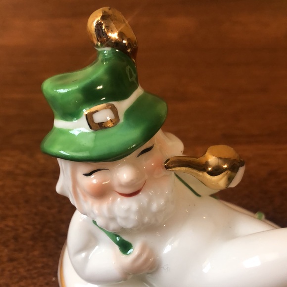 Schmid Bone China 1982 Leprechaun Figurine Pipe Shamrocks Gold Accent - Picture 5 of 9